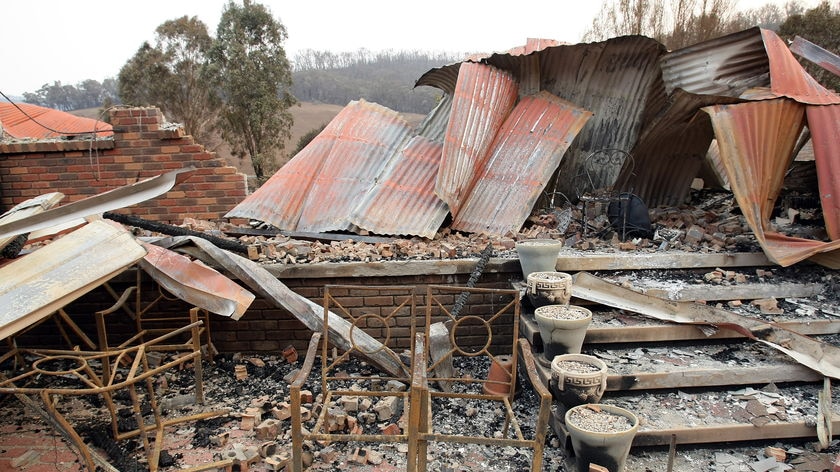 The Federal and Victorian governments will give up to $25,000 to each business directly affected by the bushfires.