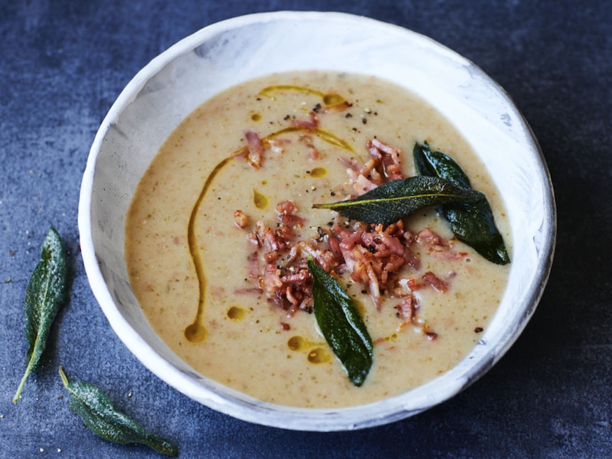 A bowl of creamy white bean soup.