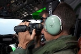 Pilot searches with binoculars for MH370
