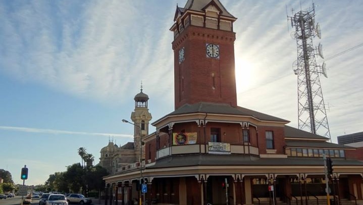 A historic tower in the CBD of an outback town.
