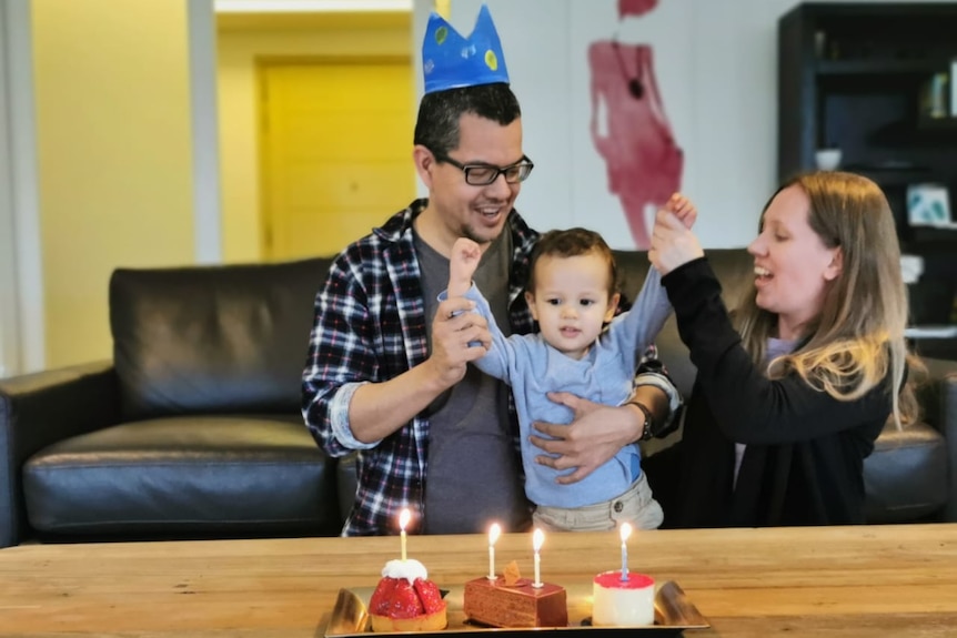 Isaac Oehlers and his parents