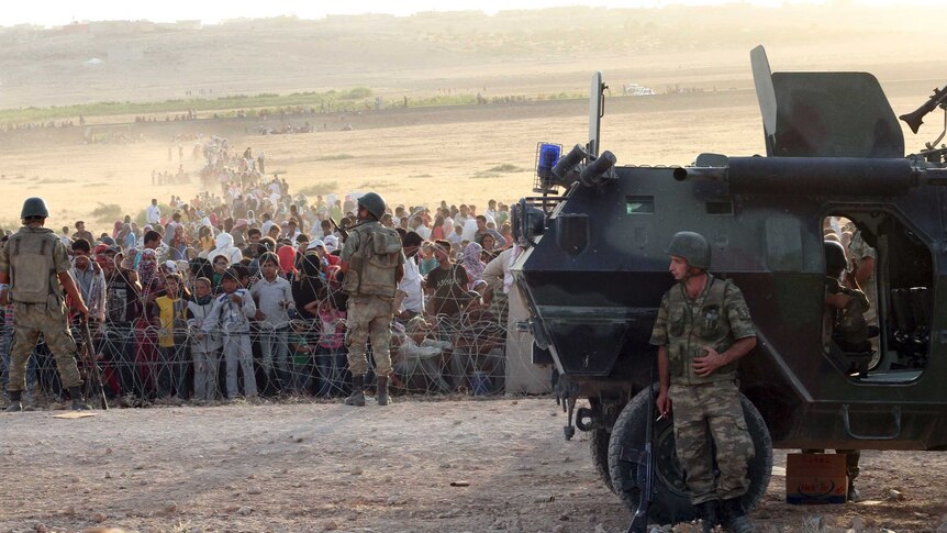 Kurdish civilians flee to the turkish border