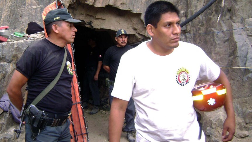 Rescuers try to reach trapped miners in Peru