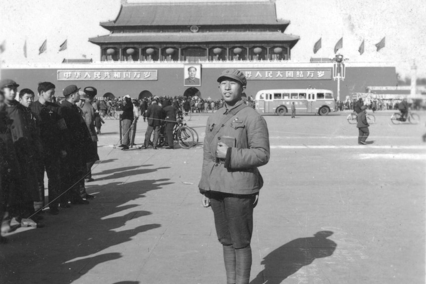 1967年文革期间，沈嘉蔚在天安门广场。