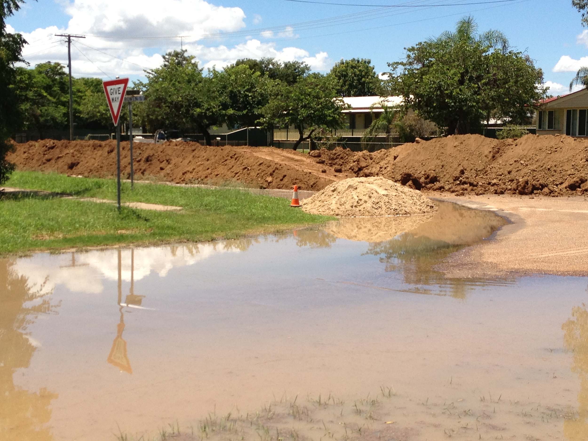 Queensland towns brace for record flooding - ABC listen