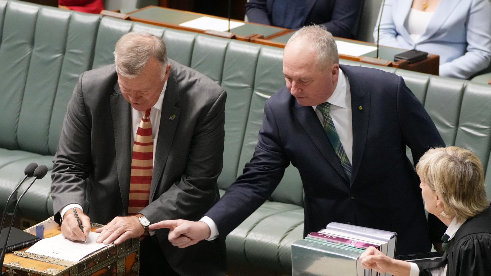 David Farley signs his oath in the lower house. 