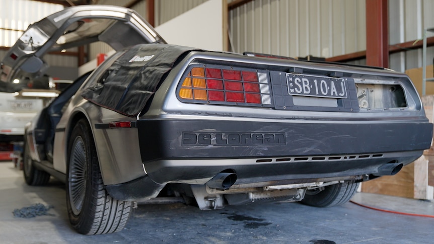 Ché's DeLorean sitting in the workshop