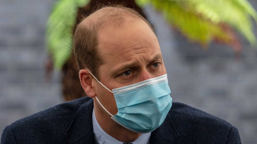 Prince William wearing a blue face mask at the Royal Marsden in Surrey