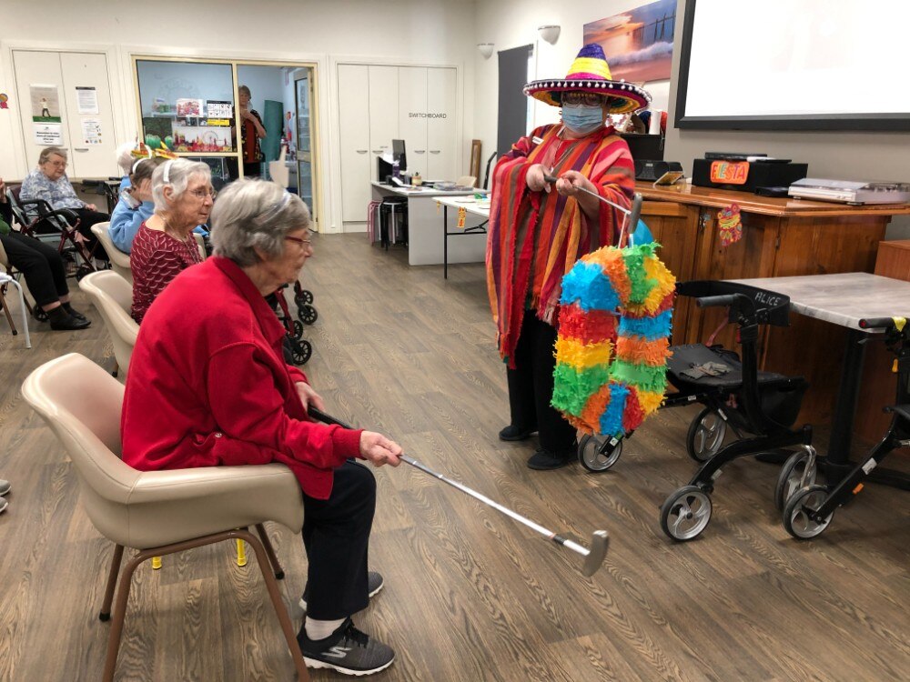 Aged care residents in Mildura tour the world from the comfort of their