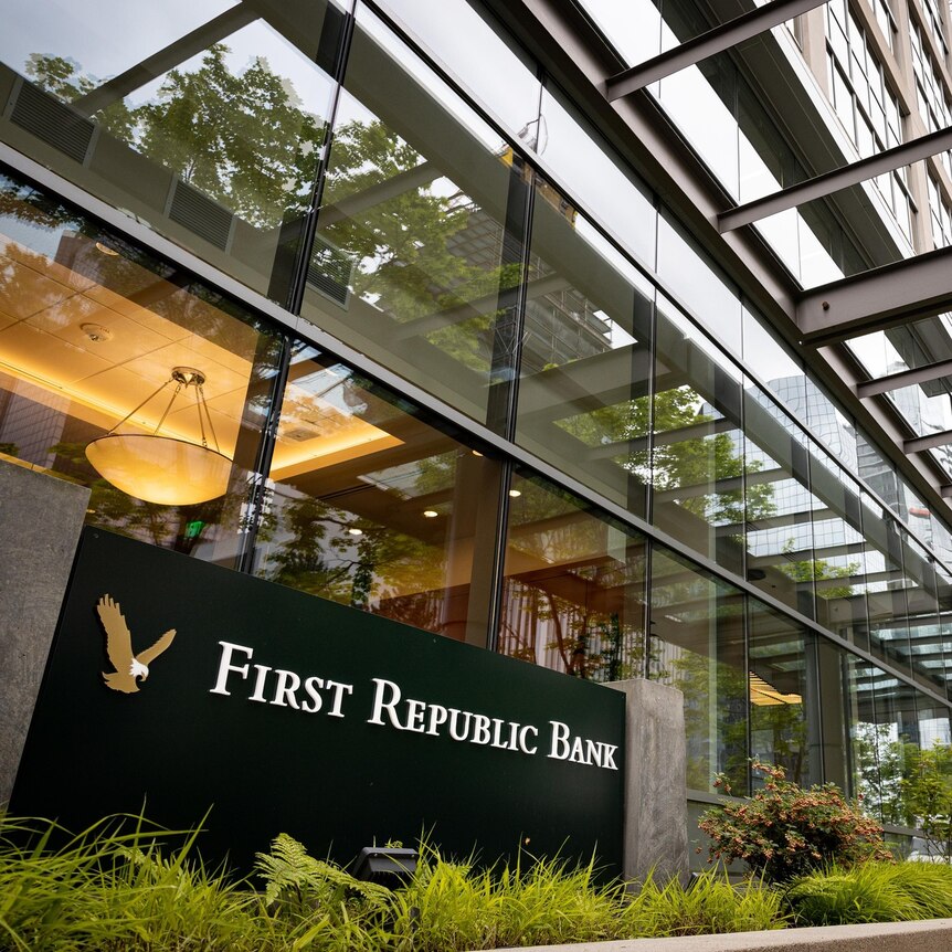 Facade of US bank First Republic