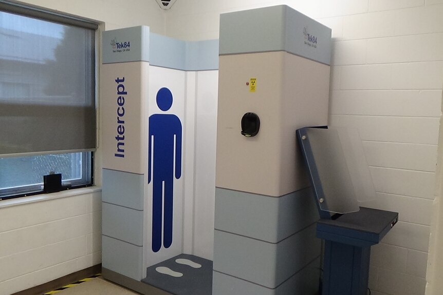 Full-body scanner trial begins at Canberra Airport - ABC News