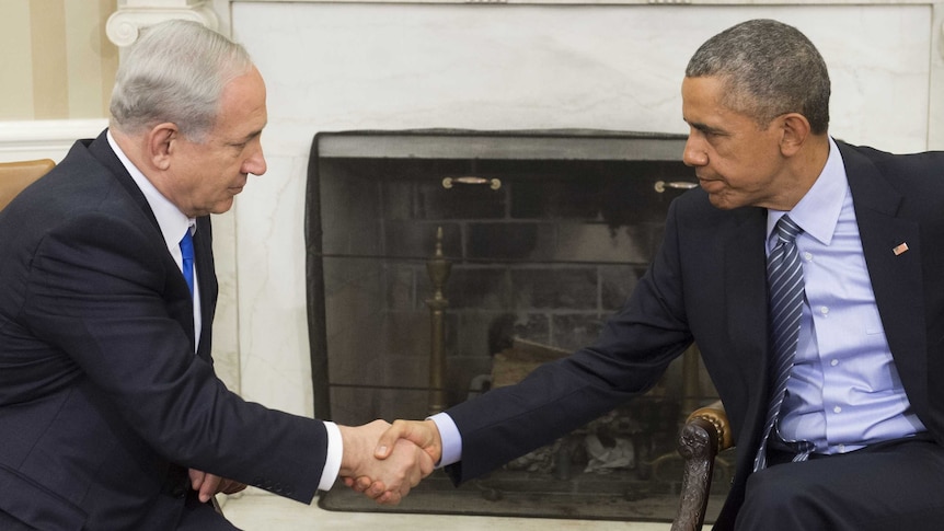 US president Barack Obama and Israeli prime minister Benjamin Netanyahu shake hands in the Oval Office.