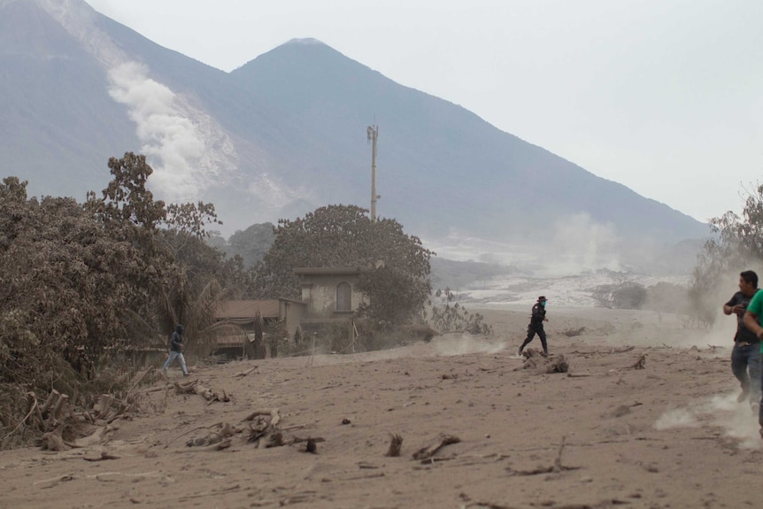 Volcan de Fuego continues to spill out smoke and ash.