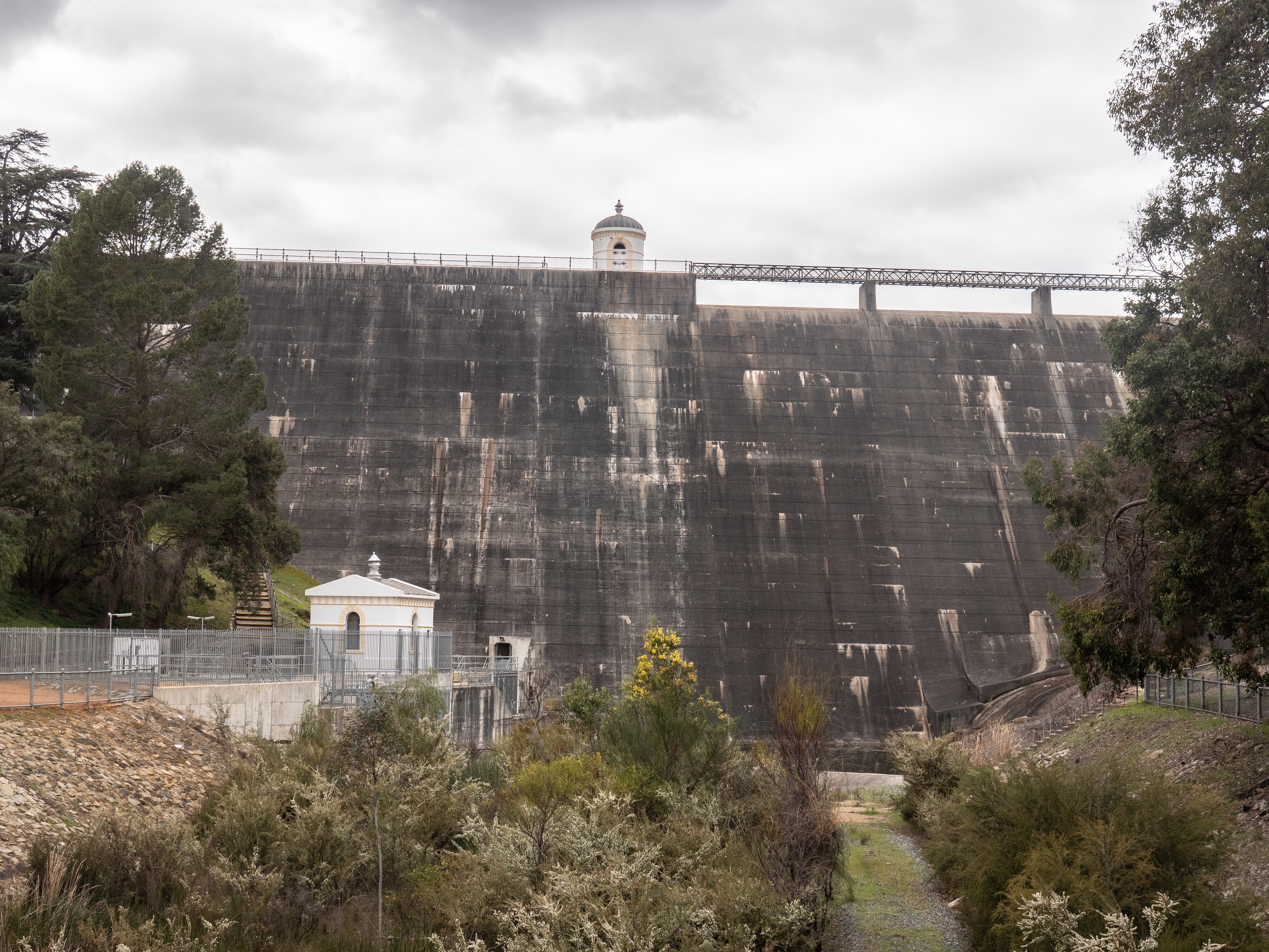 The far side of the wall and the Helena riverbed today.
