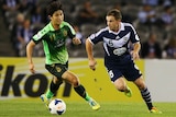 Tight challenge ... Leigh Broxham (R) of the Victory and Seunggi of Joenbuk contest for the ball