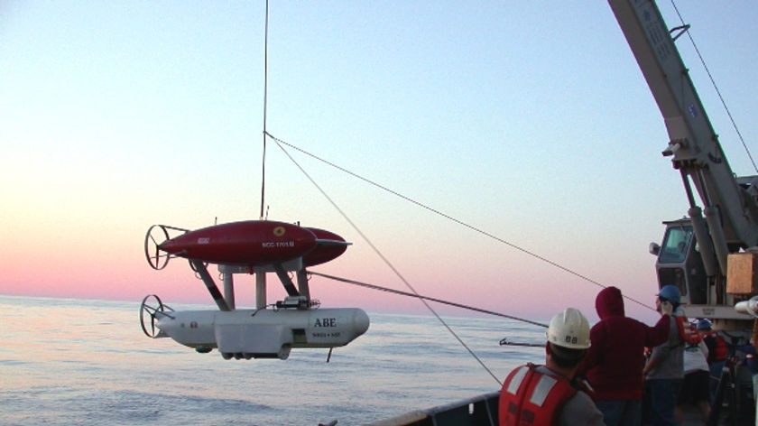 Robot submersible begins coral search