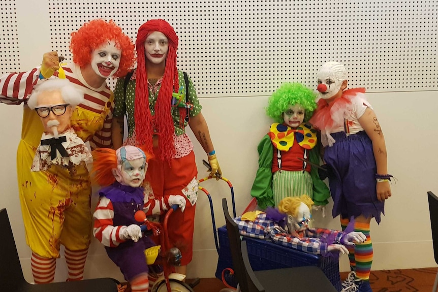 A family of five dressed as killer clowns