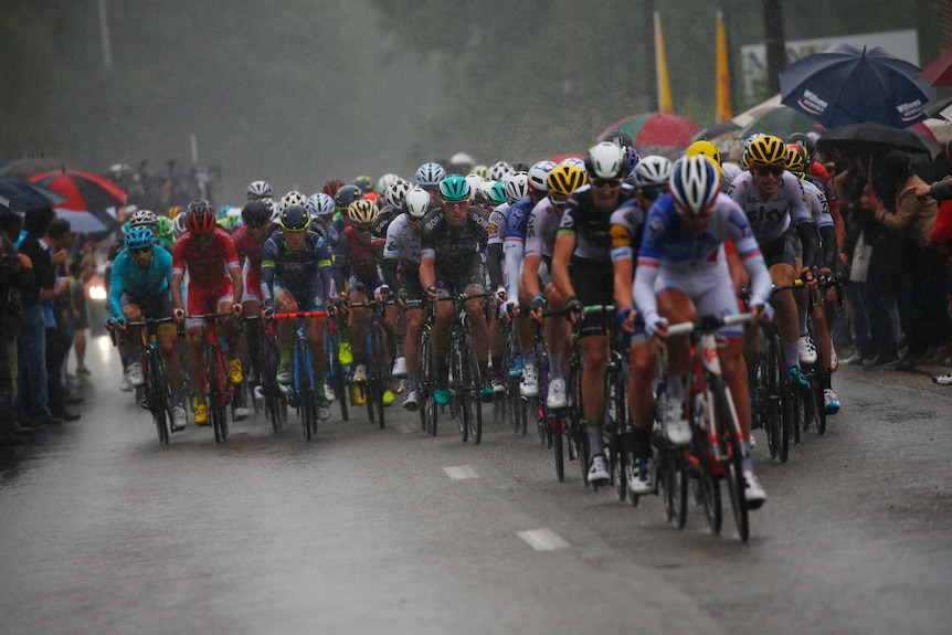 Peloton rides through the rain in Tour de France second stage