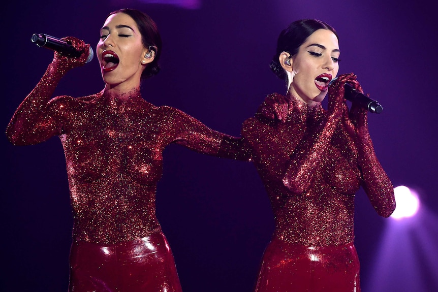 The Veronicas Threaten To Sue Qantas After Embarrassing Incident On Flight From Sydney Abc News