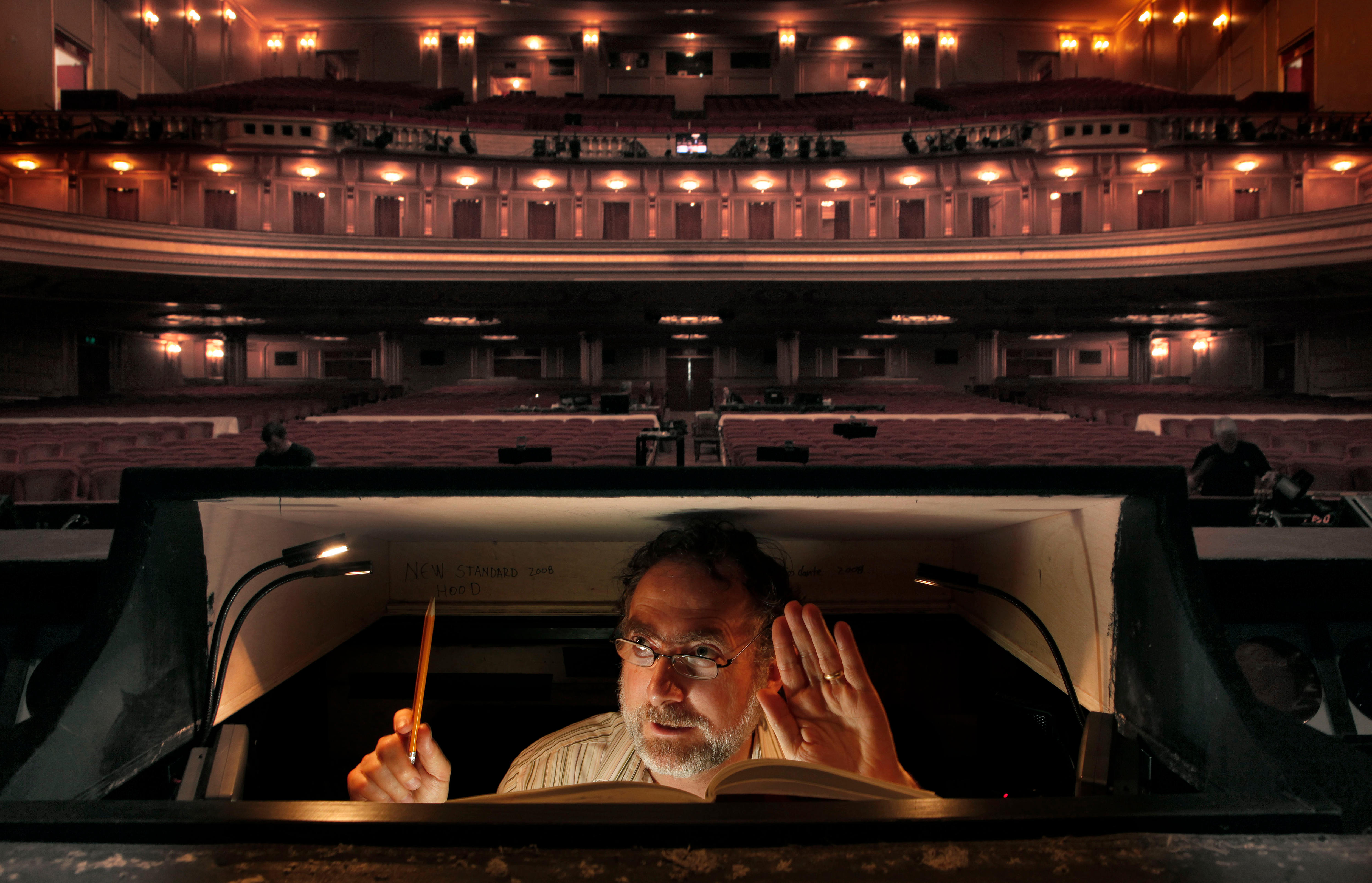 Суфлерская будка в театре