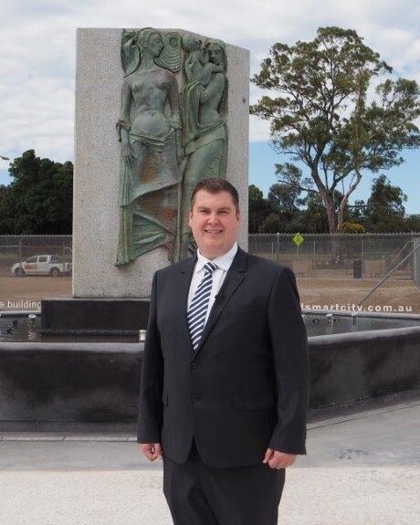 Fountain fit for a queen rises from the ashes as Elizabeth faces ...