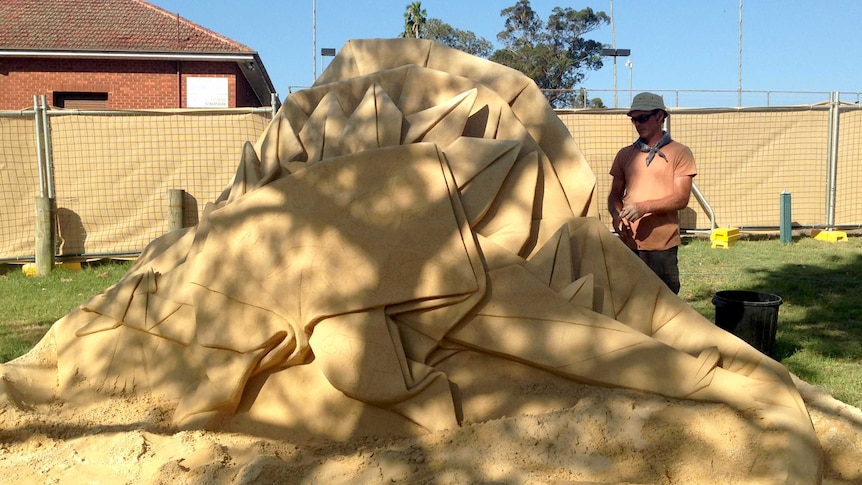 Sculptor Fergus Mulvany continues work on his sculpture