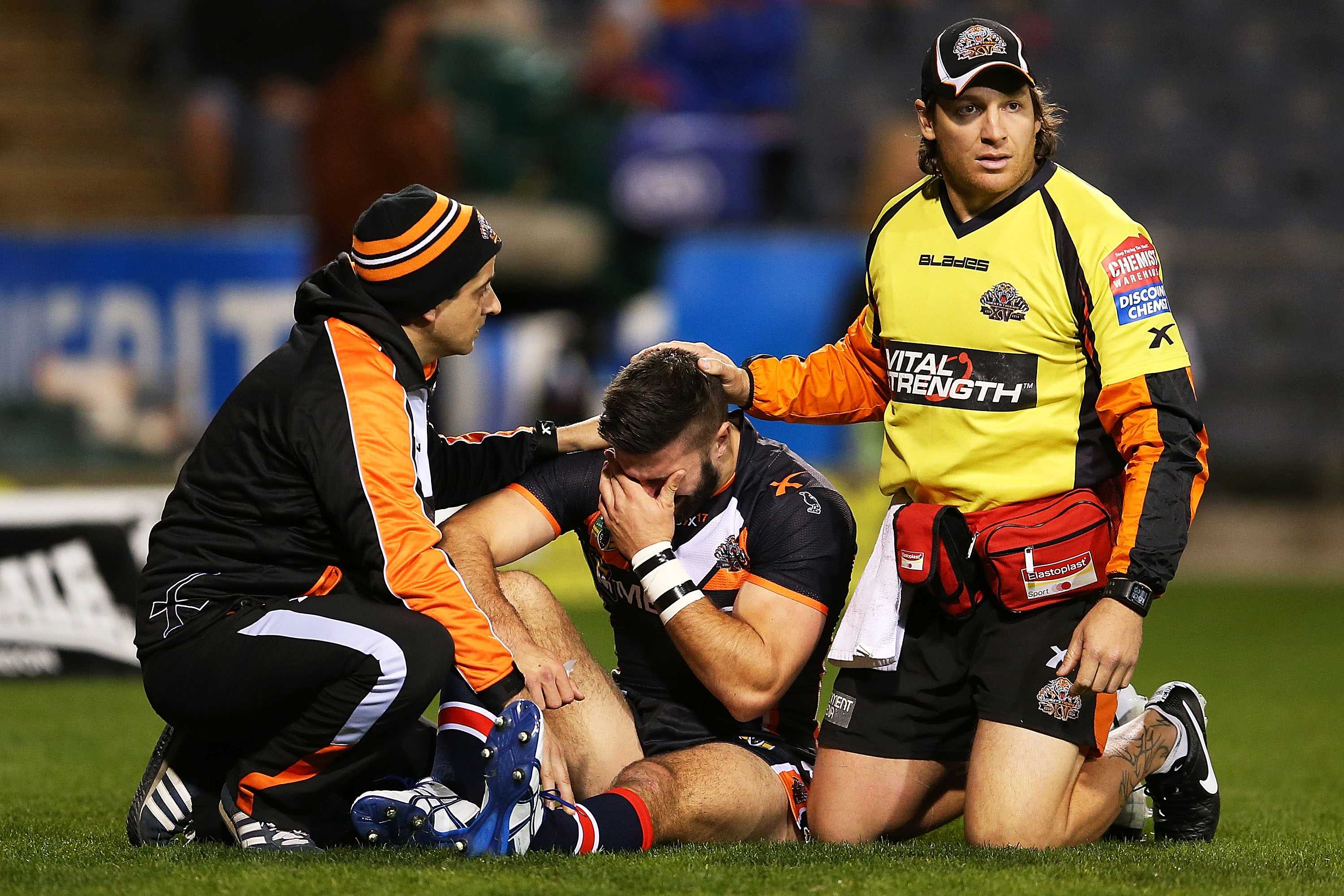 James Tedesco Injured In Wests Tigers 19 18 Nrl Win Over Canberra Abc News