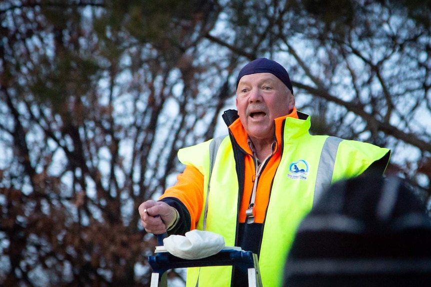 Event organiser Ian Linderman addresses the group.