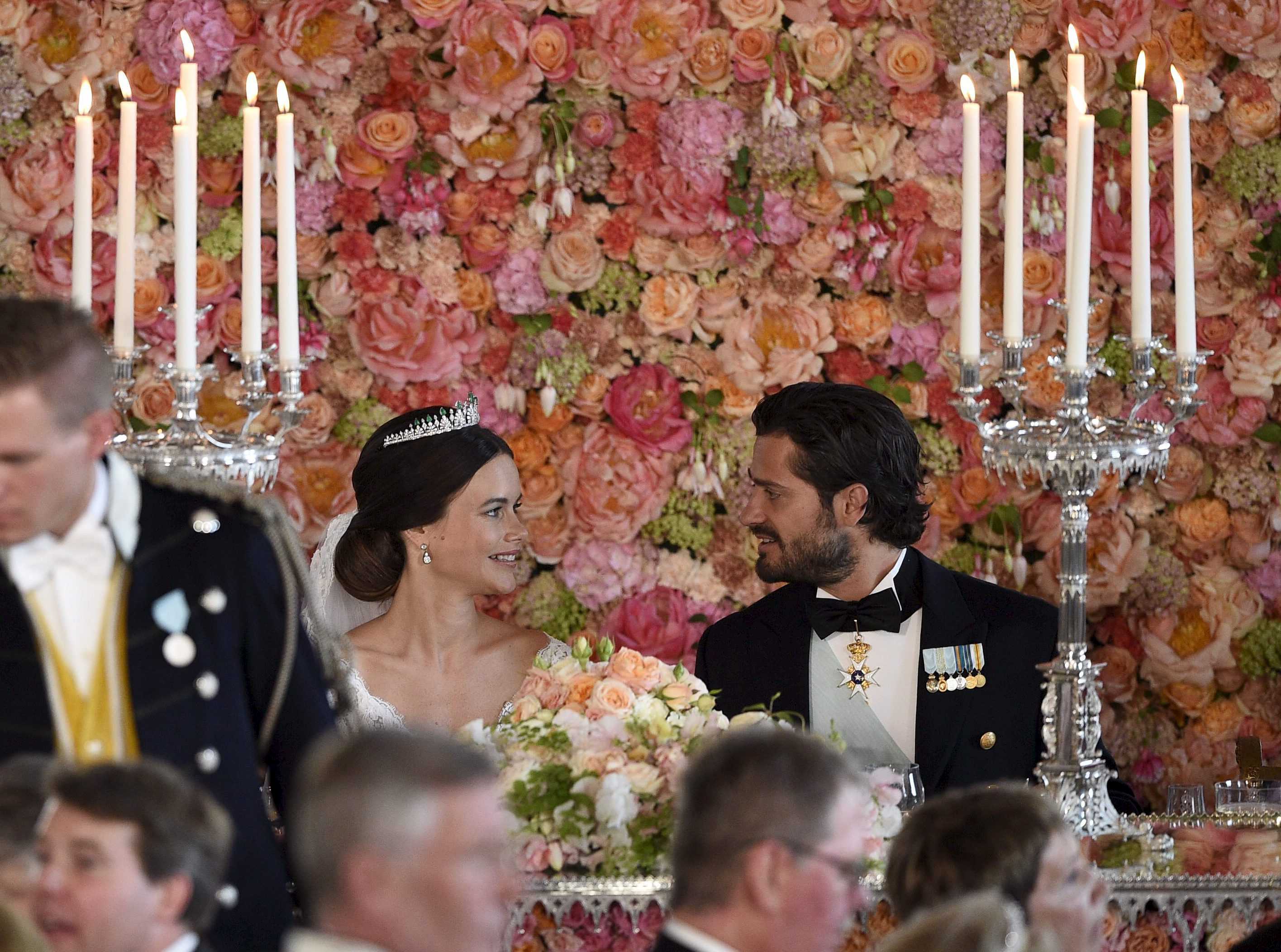 На ком женилась софья Почему Брутян выбрала розы, Меладзе - полевые цветы, а Дукалис - каллы: букеты,