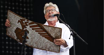 Rolf Harris performs with his wobbleboard