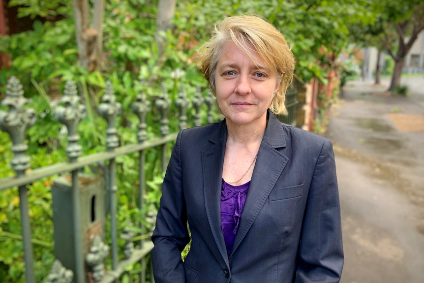 Headshot of James Cook University infectious diseases physician Professor Emma McBryde.