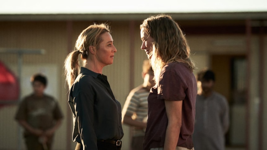 Actors Asher Keddie and Yvonne Strahovski on-set.