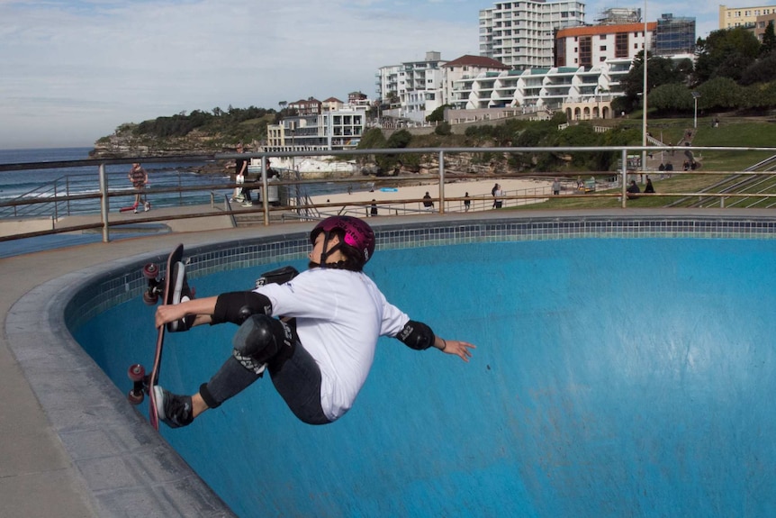 Amar Hadid balances on the edge of the skate bowl