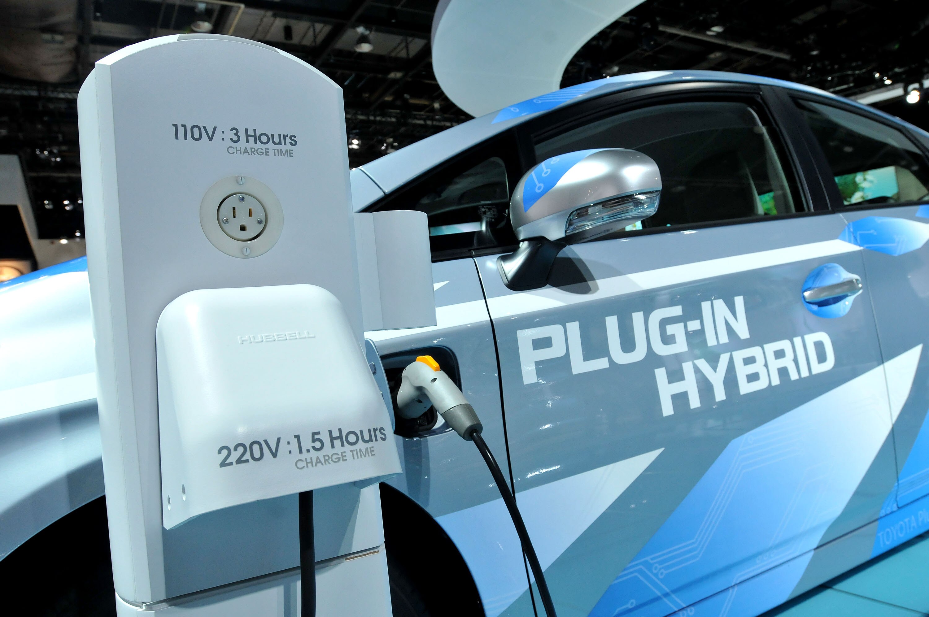 Plug-in Hybrids Once Dominated EV Sales. Now Their Market Share Is ...