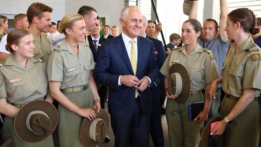 Malcolm Turnbull talks with defence women.