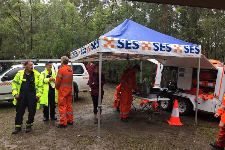 Rescuers waiting for bad weather to clear at Mount Beerwah.