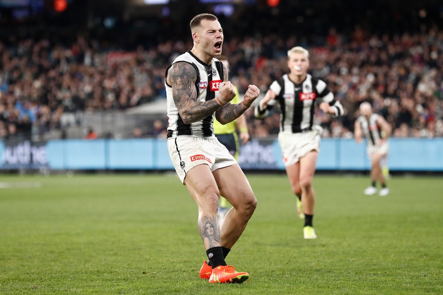 Jamie Elliott celebrates a goal for Collingwood