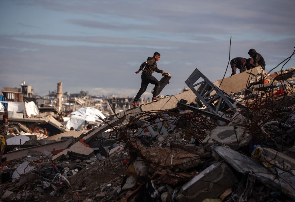 Israel halts all humanitarian aid into Gaza - ABC listen