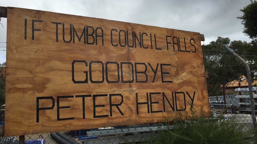 A sign in Tumbarumba which reads: 'If Tumba Council falls, goodbye Peter Hendy'.
