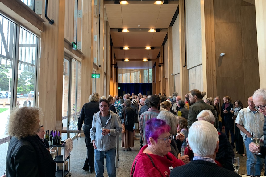 Crowd gathered in the Great Hall at Berninneit