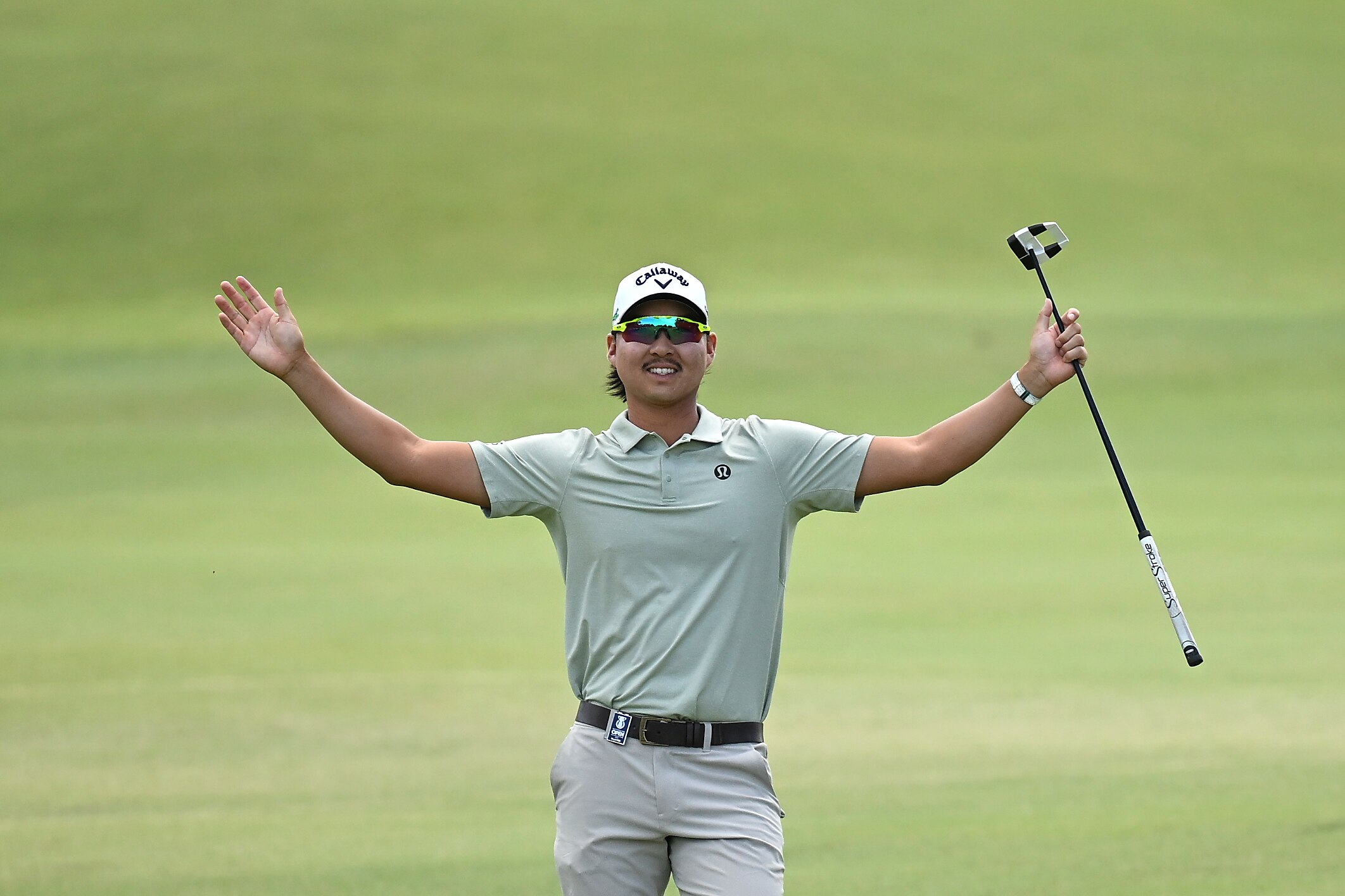 Min Woo Lee celebra un tiro durante el Abierto de Australia.