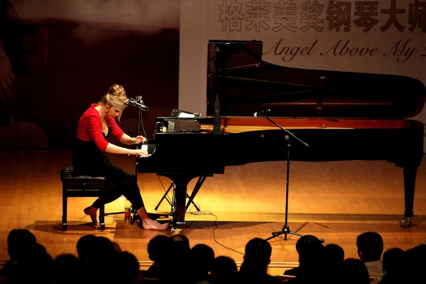 Contemporary pianist and composer Fiona Joy Hawkins performing live.
