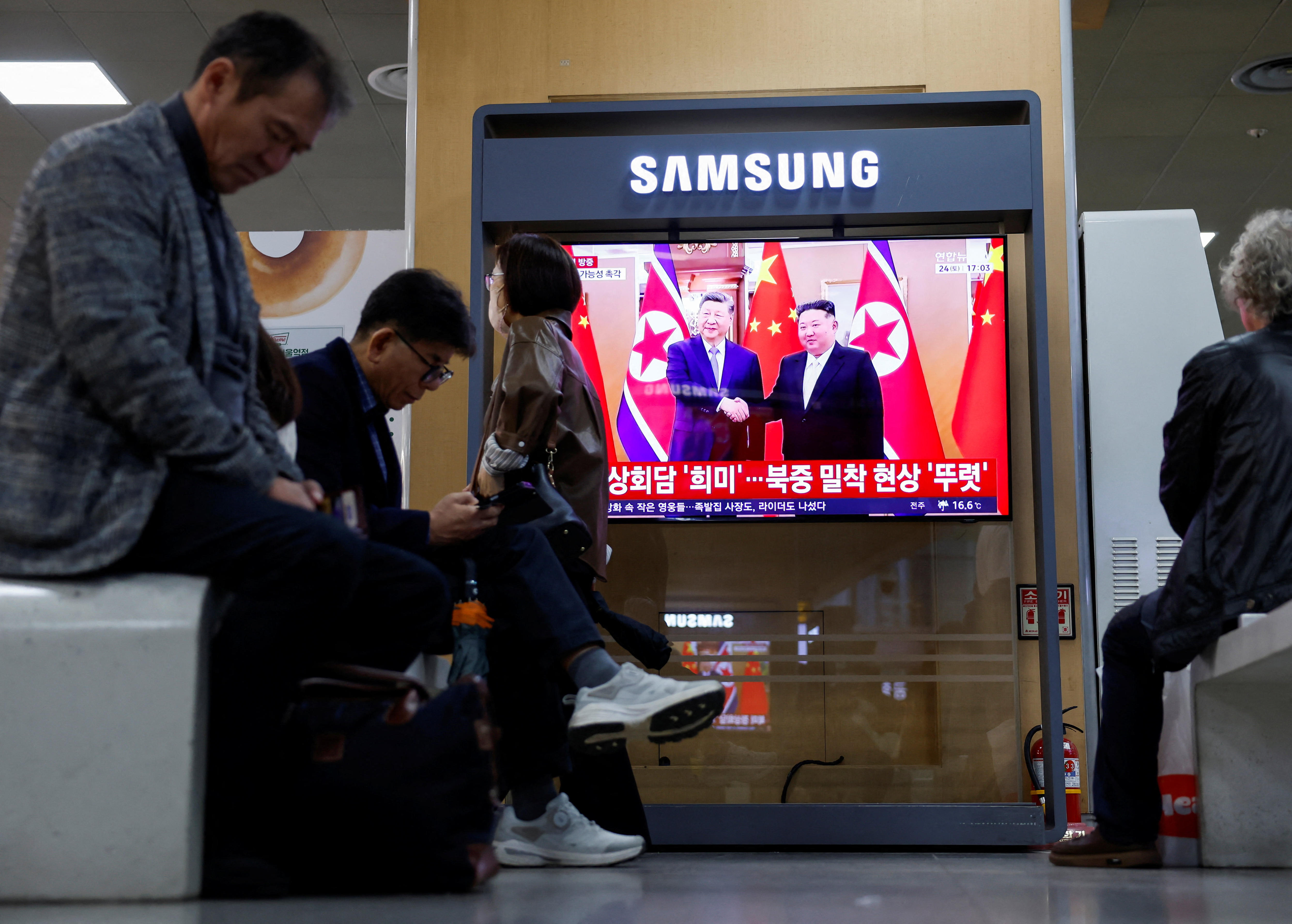 Kim Jong Un crosses new bridge into China as trade ties warm