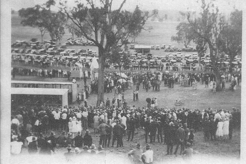 Black and white photograph of racegoers at Wallabadah 