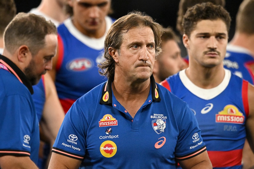 Western Bulldogs head coach Luke Beveridge walks back to the coaches box after speaking to his players