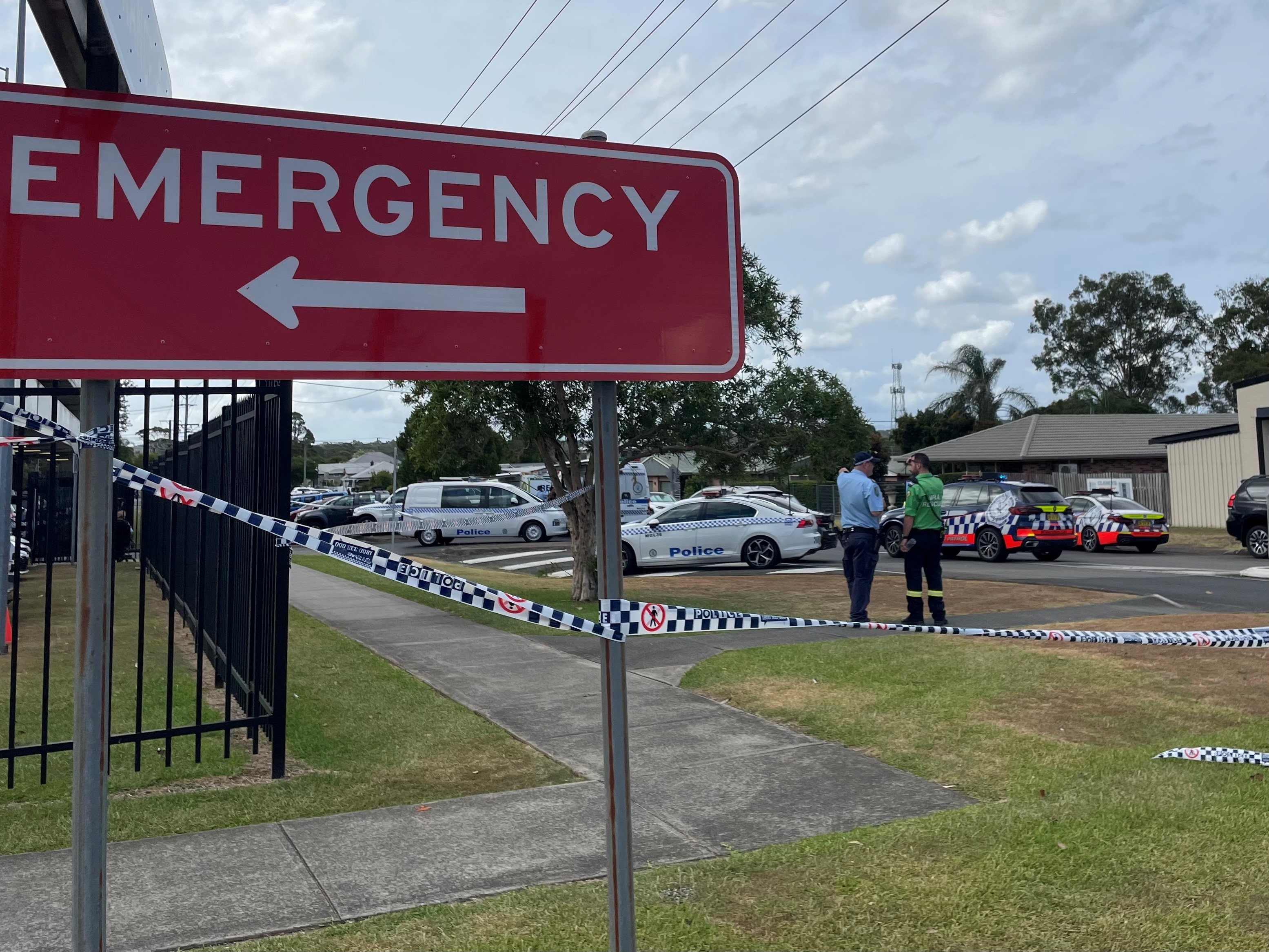 Police outside the car park of Taree's Manning Hospital 