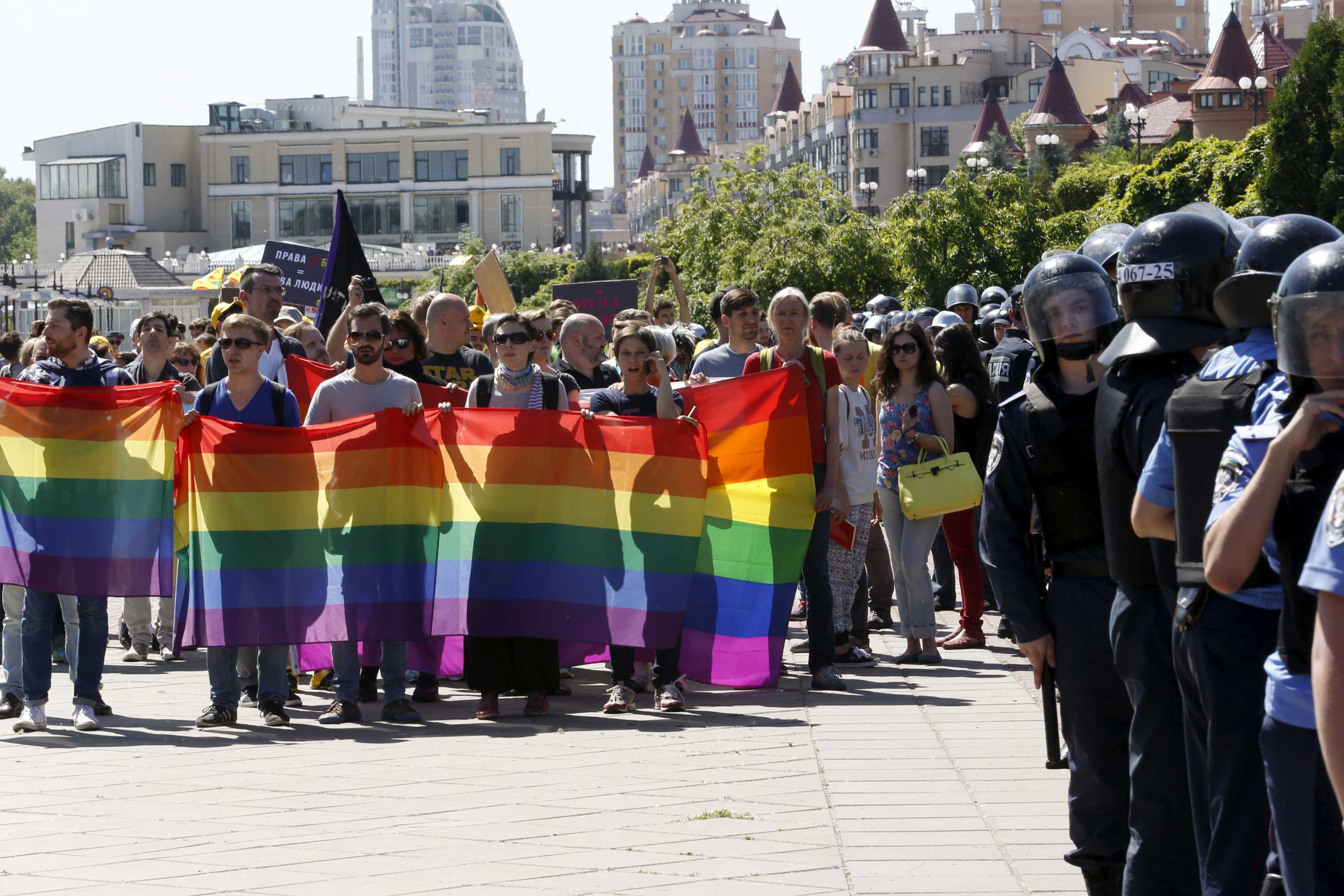 Ukraine gay pride march clashes with right wing radicals, leaving 10