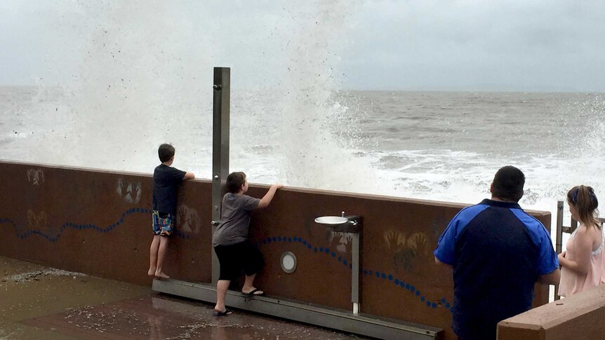 Waves build as cyclone nears Qld coast
