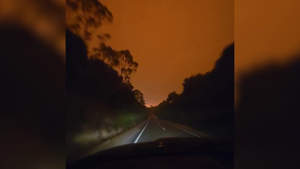 Bushfires threaten communities in Tasmania's west coast - ABC News