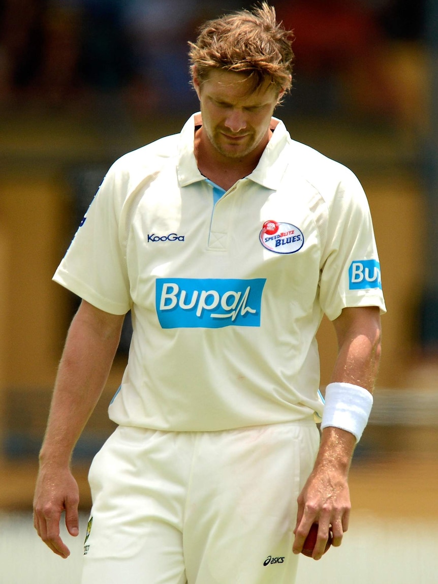 Shane Watson prepares to bowl for NSW in the Shield match against Queensland.